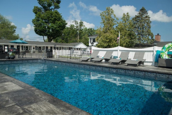 Knotty Pine Motel image 11