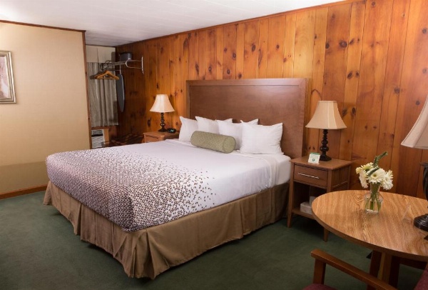 Knotty Pine Motel image 15