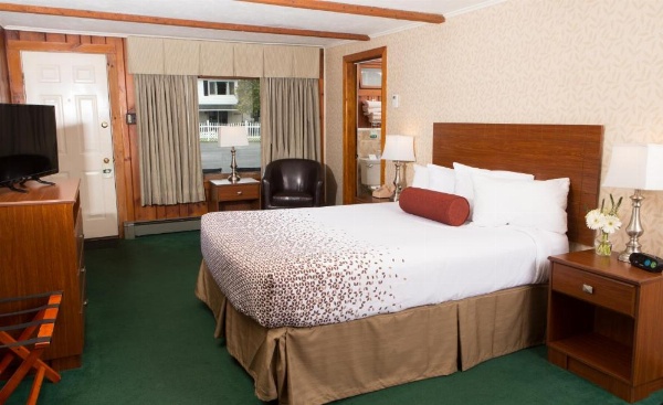 Knotty Pine Motel image 17