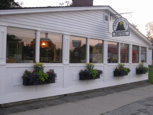 Knotty Pine Motel image 19